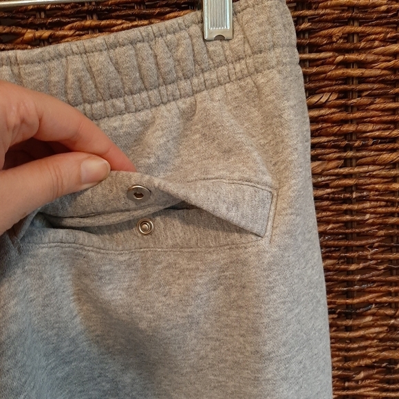 Nike Club Fleece Jogger Sweat Pants Medium Gray Swoosh Logo Athletic Loungewear - Picture 6 of 8